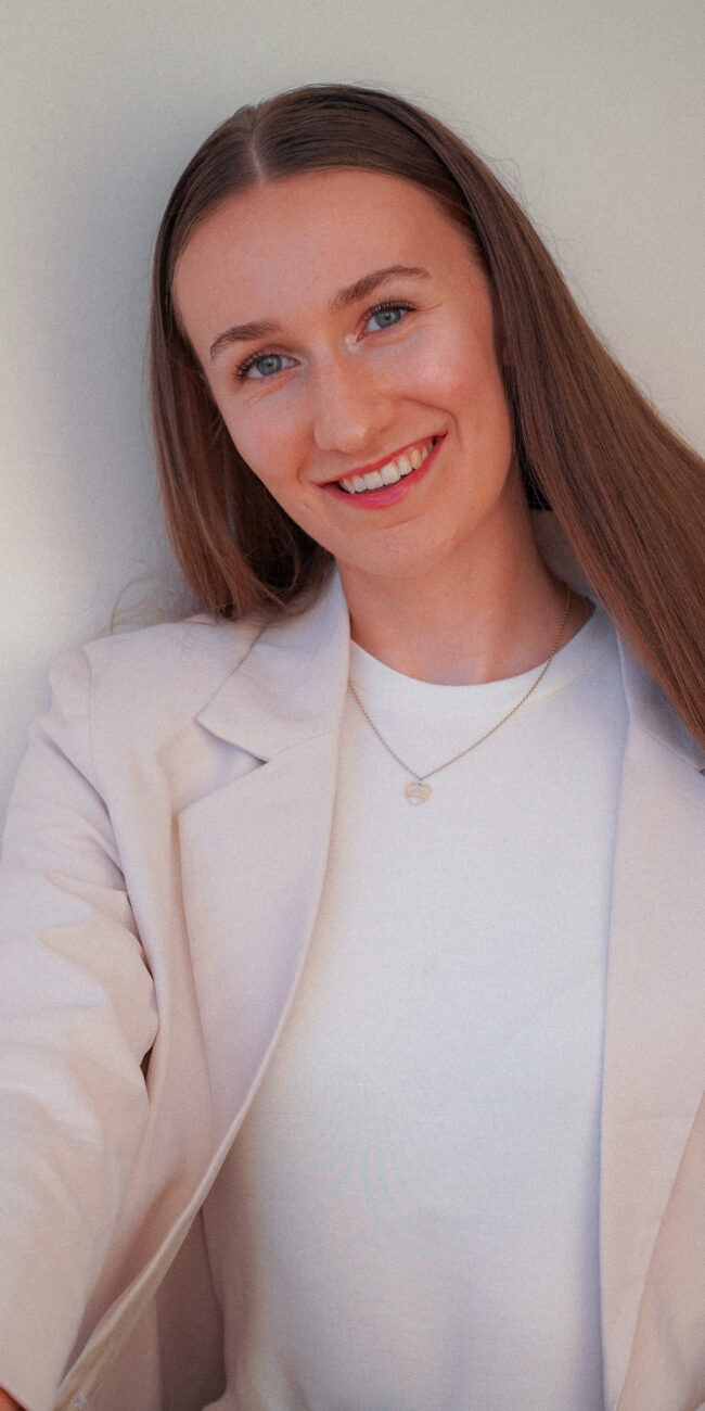 Finja Hintze, Gründerin von Frame the Journey und Hochzeitsplanerin, Portraitaufnahme